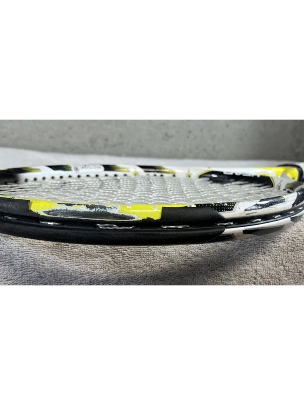 Head Microgel Extreme Pro Mid Plus Tennis Racquet ~ 100 in² ~ 315g ~ 4 ½” Grip - Picture 4 of 10